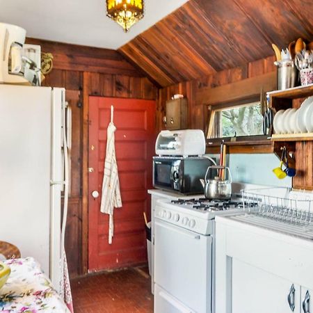 Rustic Rockport Cottage Exterior foto