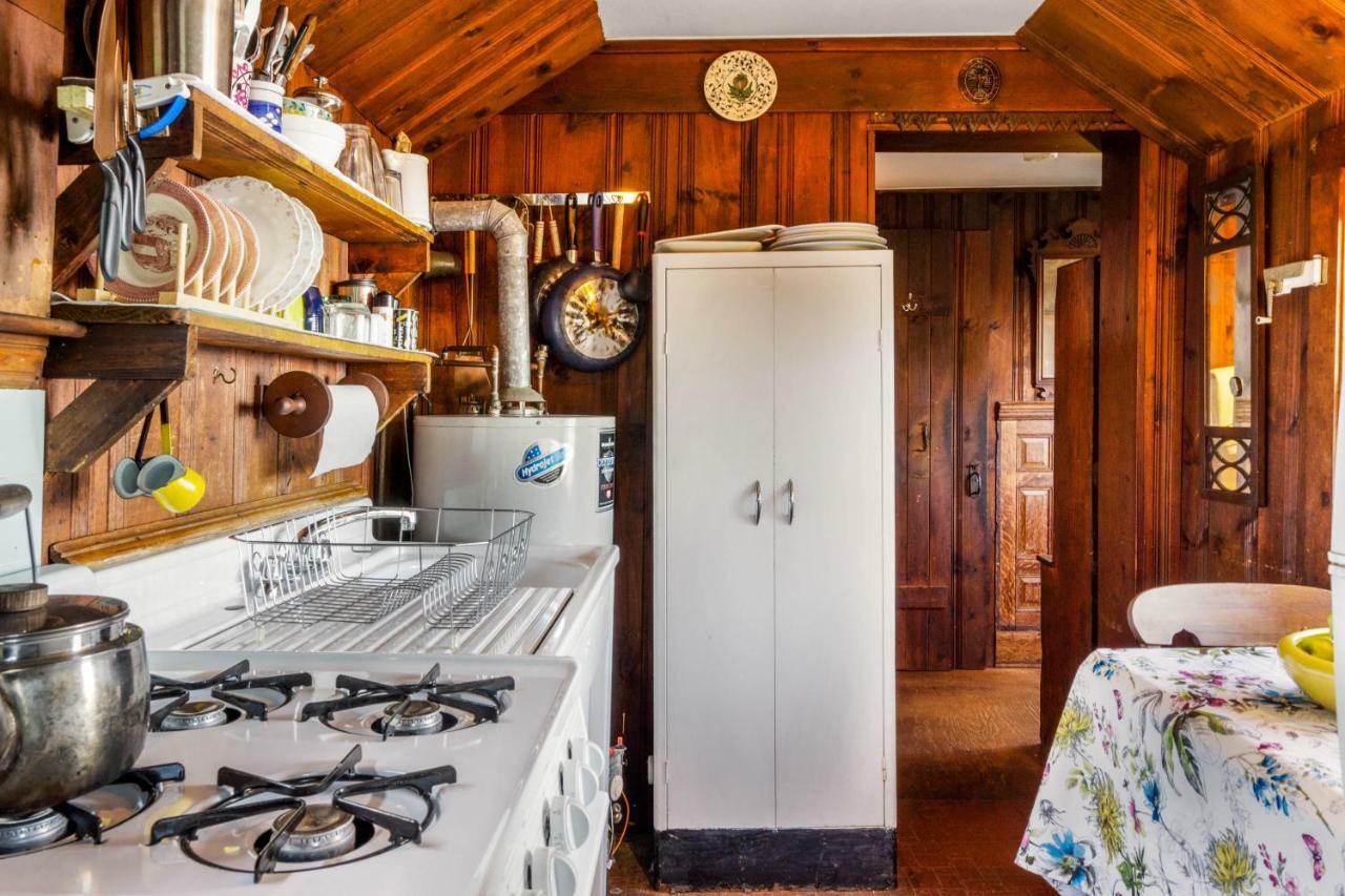 Rustic Rockport Cottage Exterior foto